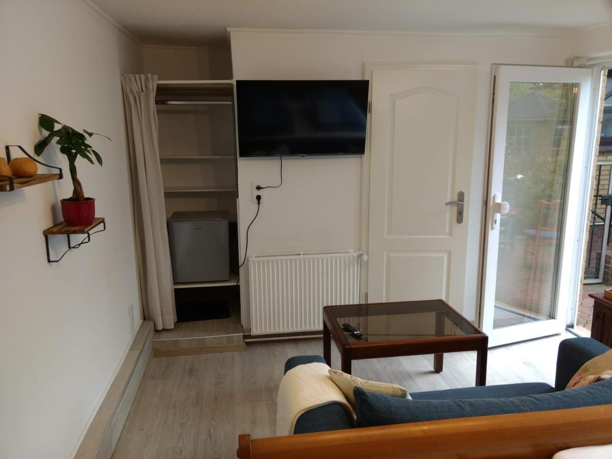 Ruhiges, Gemuetliches Zimmer Mit Bad Fuer 2 Personen, Mit Gartenterasse Lubeck Exterior photo