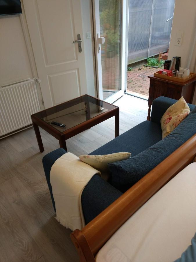 Ruhiges, Gemuetliches Zimmer Mit Bad Fuer 2 Personen, Mit Gartenterasse Lubeck Exterior photo